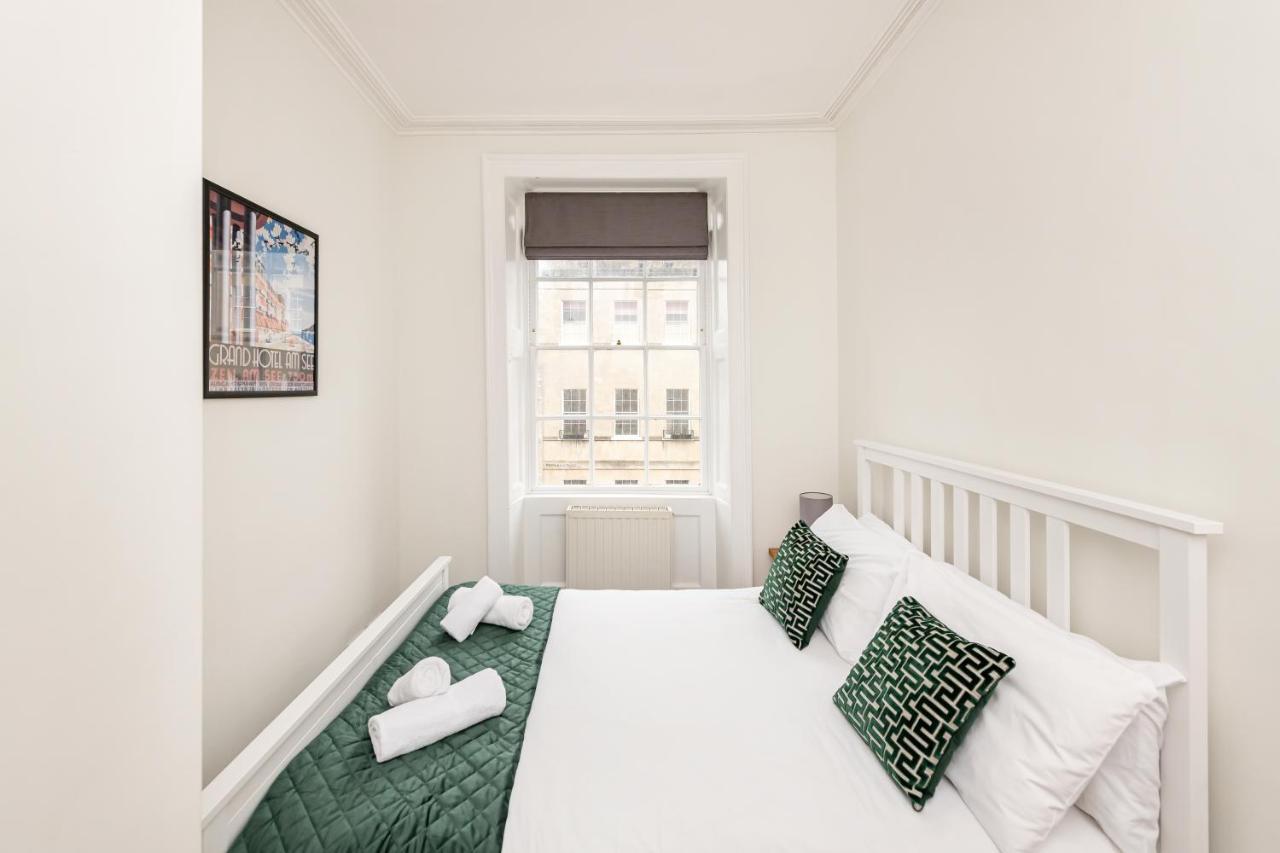 Stunning Georgian Apartment In Central Бат Экстерьер фото